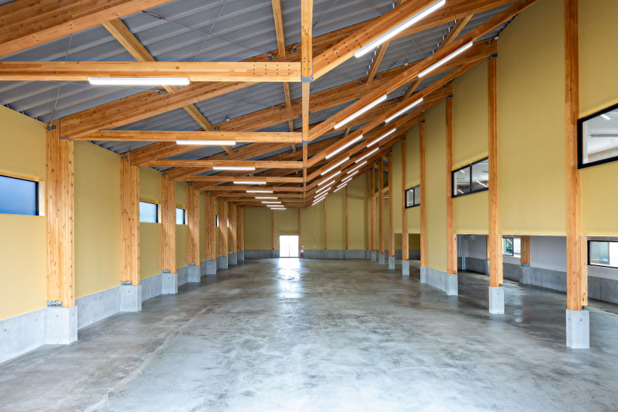 大型パネルによる中規模木造倉庫兼事務所